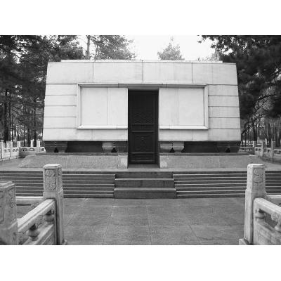 哈尔滨烈士陵园：汪亚臣烈士之墓